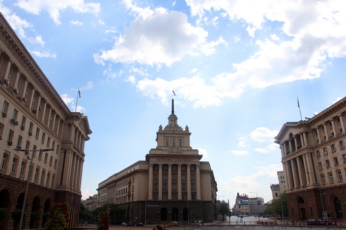 Правителството все още не е подало формално оставка но на